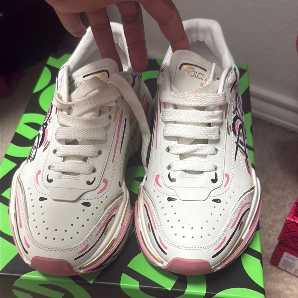 Dolce & Gabbana Women's Sneakers in White and Pink